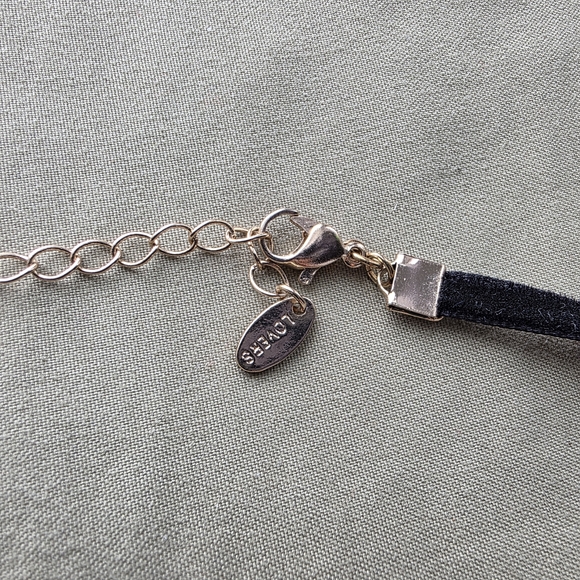 🤍 Velvet Snake Choker - Picture 3 of 6